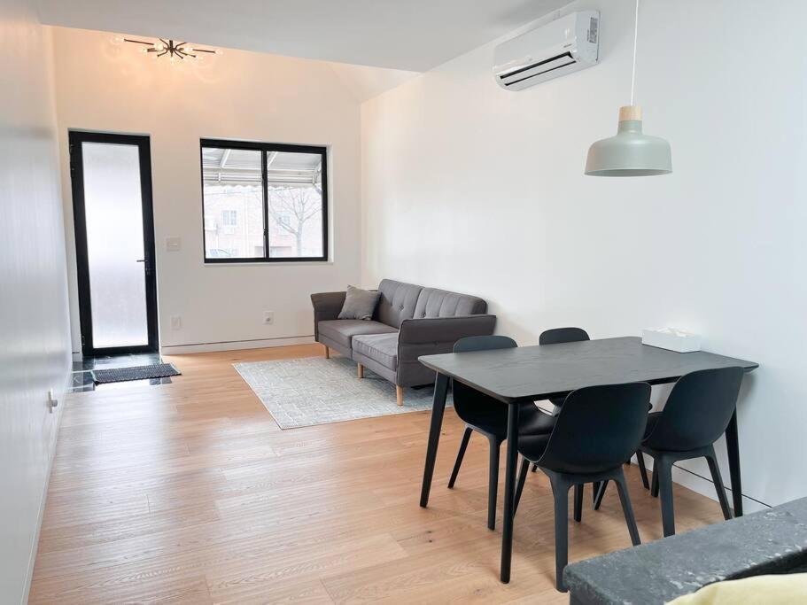 New Ample And Cozy One Bedroom Apt In Brooklyn At Rem-Casa Нью-Йорк Экстерьер фото